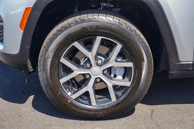 new 2025 Jeep Grand Cherokee car, priced at $38,314