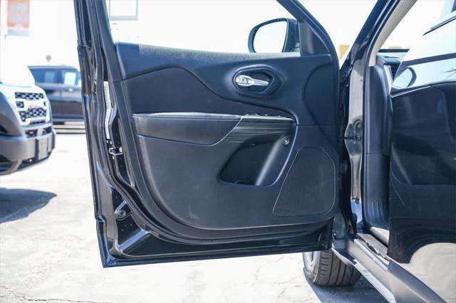 used 2016 Jeep Cherokee car, priced at $11,114