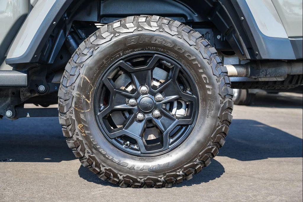 used 2021 Jeep Gladiator car, priced at $32,790