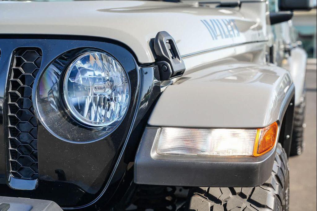 used 2021 Jeep Gladiator car, priced at $32,790