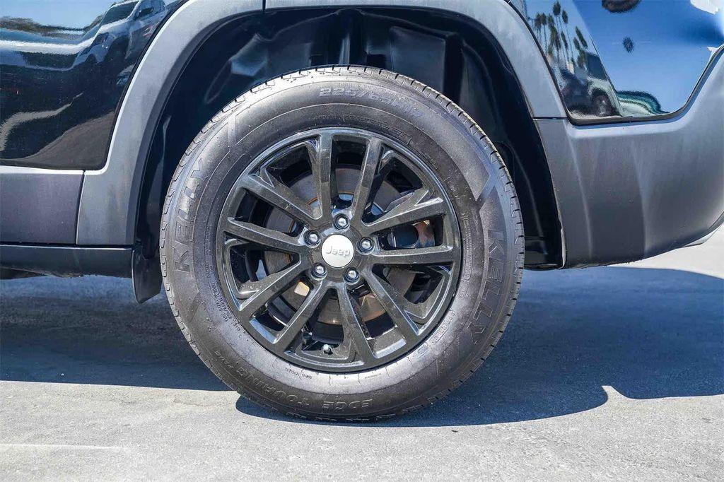 used 2022 Jeep Cherokee car, priced at $22,561