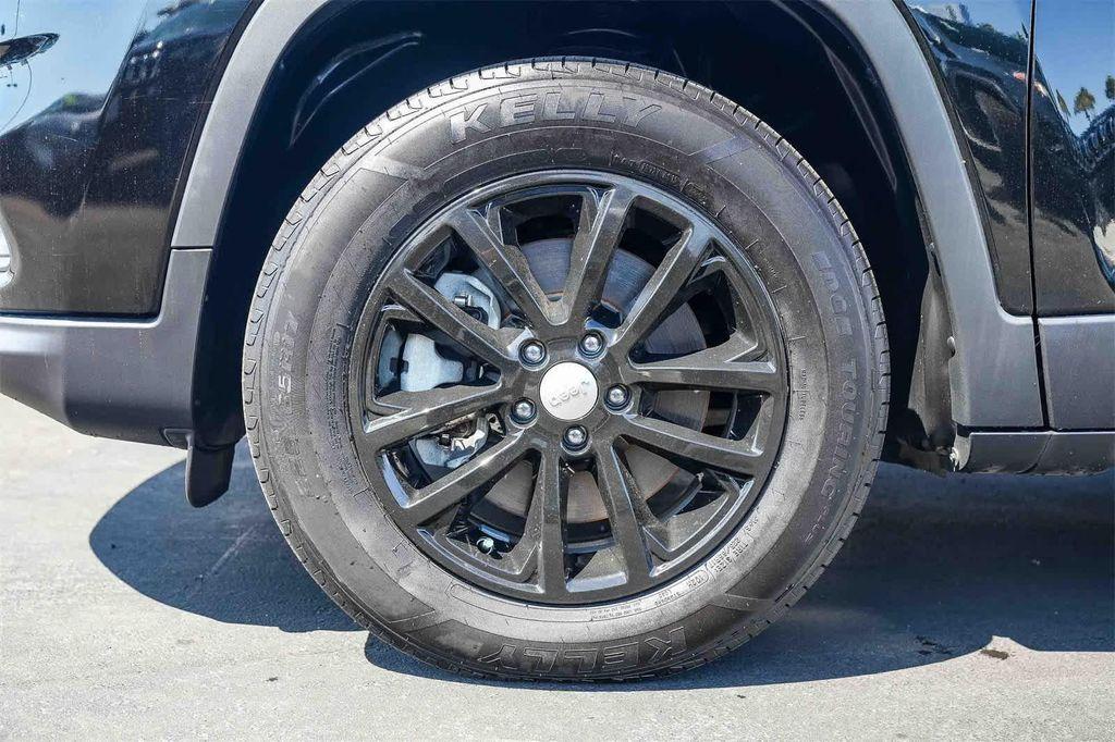 used 2022 Jeep Cherokee car, priced at $22,561