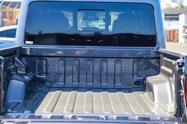 new 2025 Jeep Gladiator car, priced at $49,660