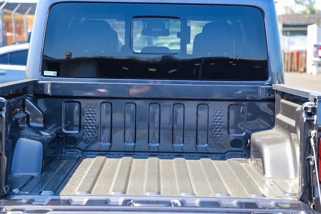 new 2025 Jeep Gladiator car, priced at $45,095