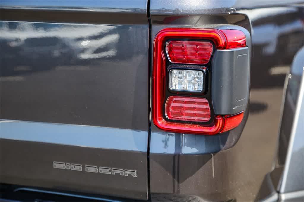 new 2025 Jeep Gladiator car, priced at $45,095