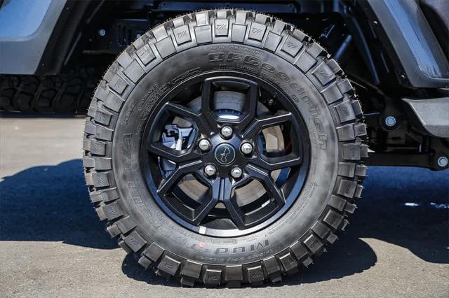 new 2025 Jeep Gladiator car, priced at $49,660