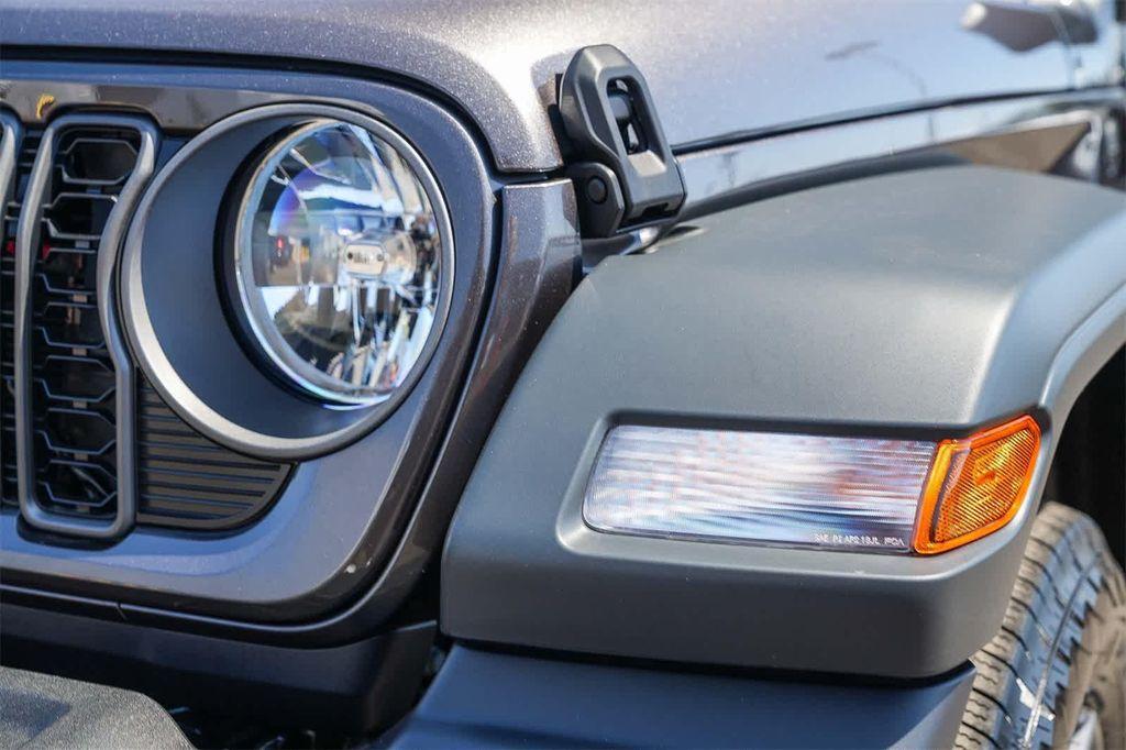new 2025 Jeep Wrangler car, priced at $40,970
