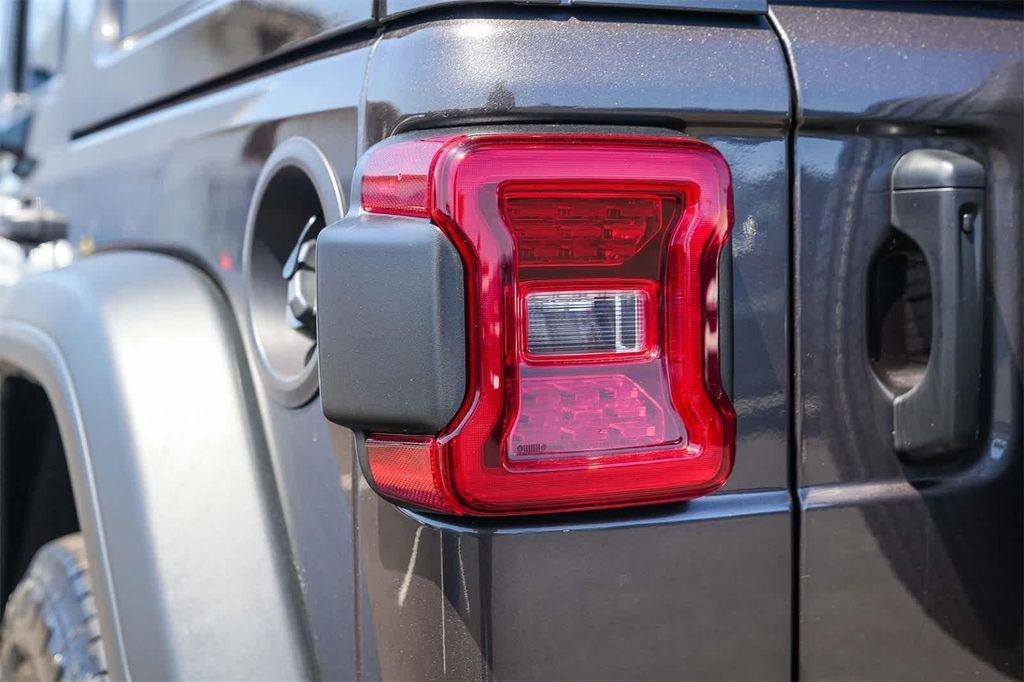 new 2025 Jeep Wrangler car, priced at $40,970