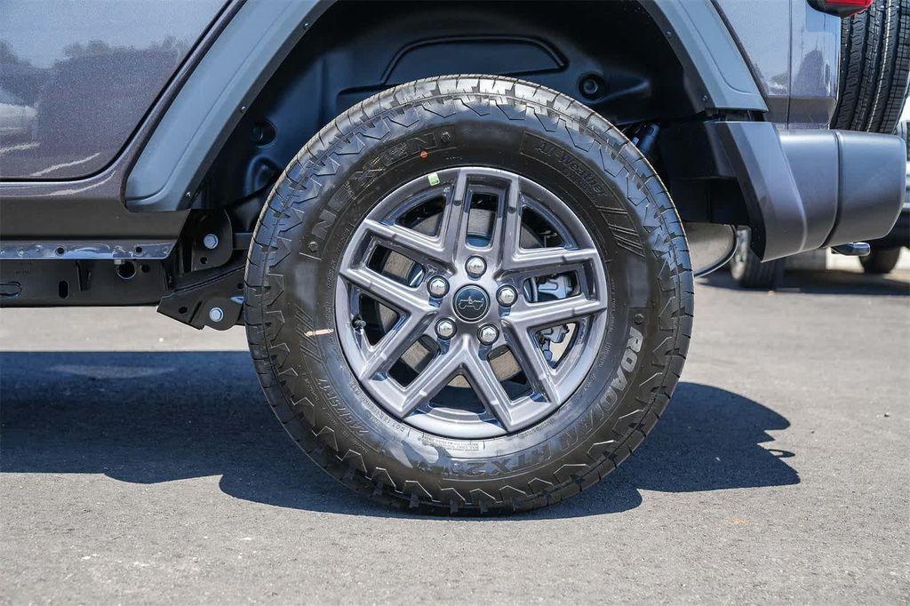 new 2025 Jeep Wrangler car, priced at $40,970