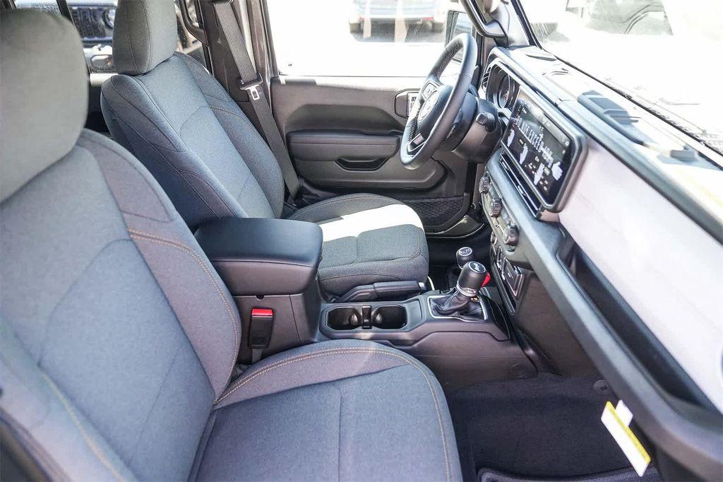 new 2025 Jeep Wrangler car, priced at $40,970