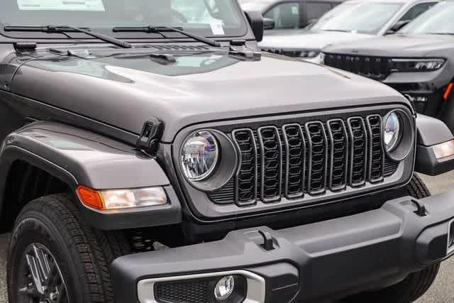 new 2024 Jeep Gladiator car, priced at $35,572