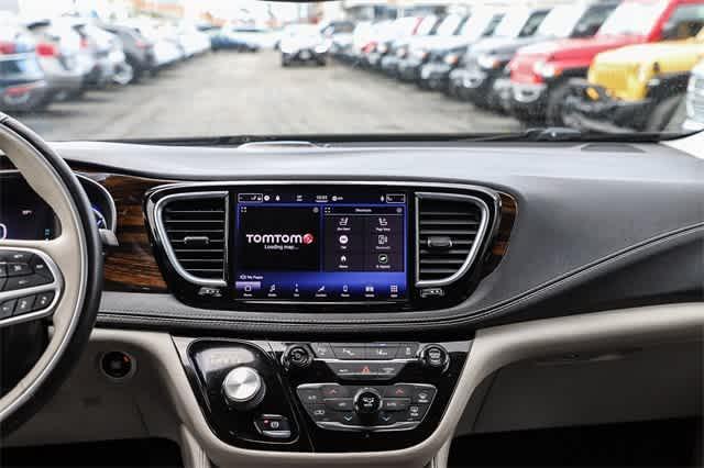 used 2021 Chrysler Pacifica Hybrid car, priced at $32,798