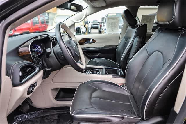 used 2021 Chrysler Pacifica Hybrid car, priced at $32,798