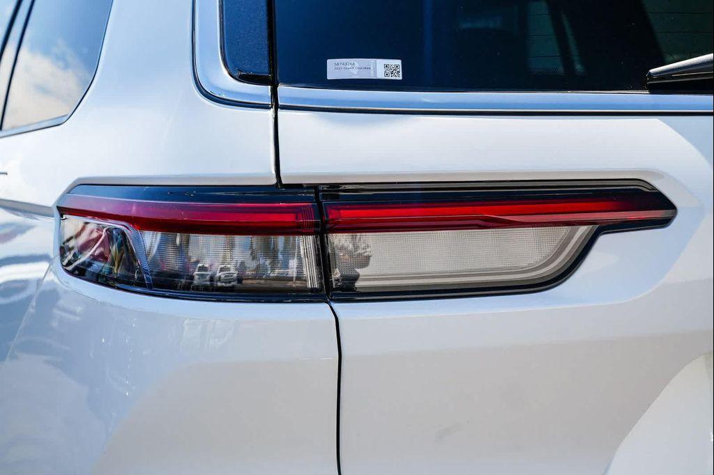 new 2025 Jeep Grand Cherokee L car, priced at $34,105