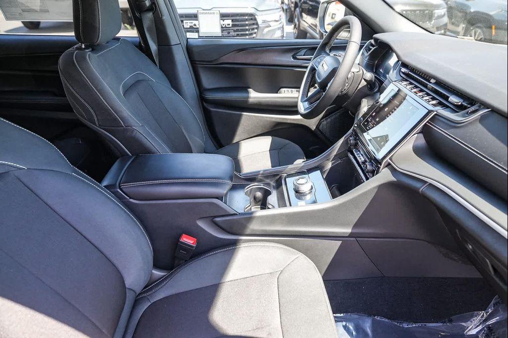 new 2025 Jeep Grand Cherokee L car, priced at $34,105