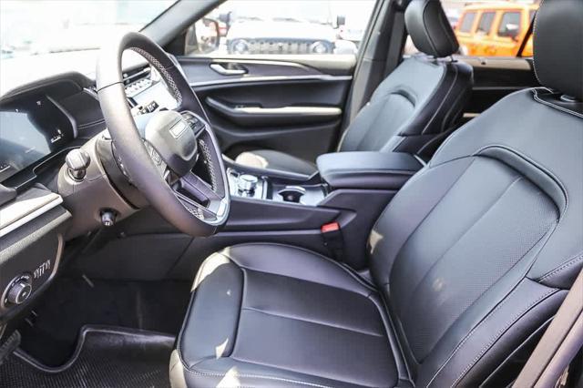 new 2025 Jeep Grand Cherokee car, priced at $43,882