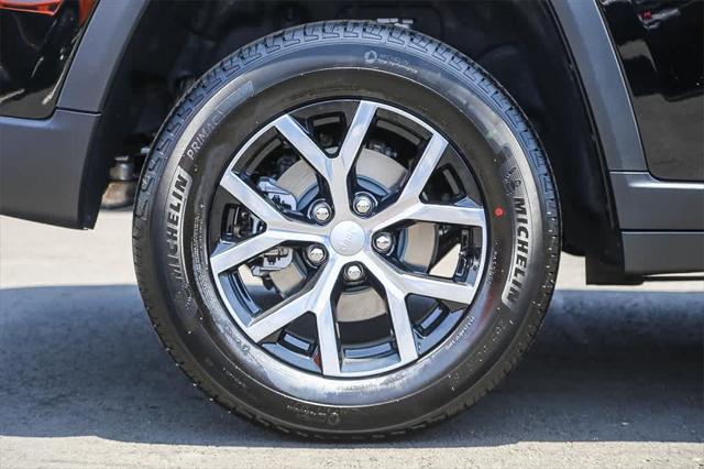 new 2025 Jeep Grand Cherokee car, priced at $43,882