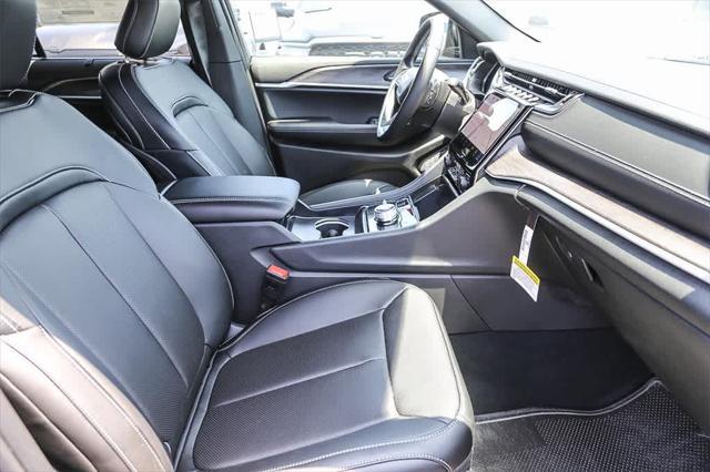 new 2025 Jeep Grand Cherokee car, priced at $43,882