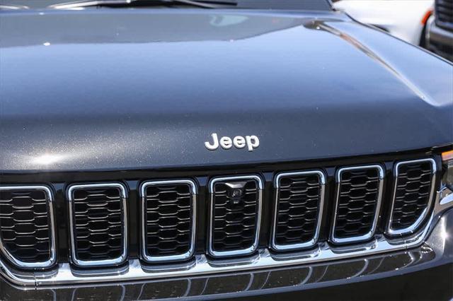 new 2025 Jeep Grand Cherokee car, priced at $43,882