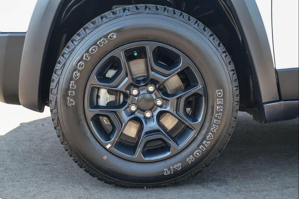 used 2022 Jeep Cherokee car, priced at $26,391