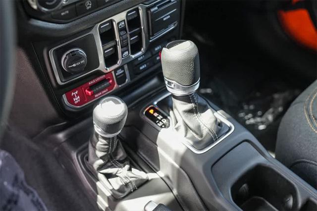 new 2025 Jeep Gladiator car, priced at $45,907