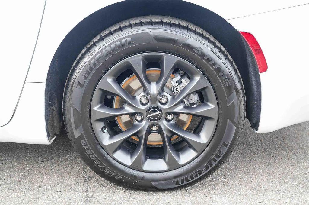 used 2021 Chrysler Pacifica car, priced at $29,972