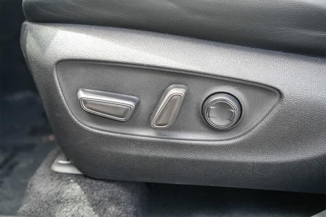 used 2022 Toyota Highlander car, priced at $34,354