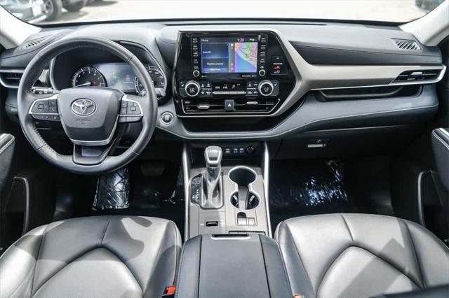 used 2022 Toyota Highlander car, priced at $34,354