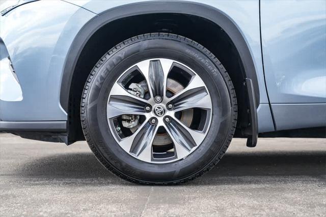 used 2022 Toyota Highlander car, priced at $34,354