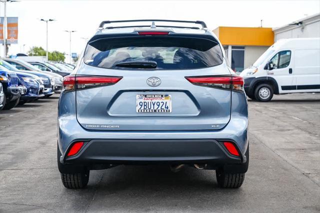 used 2022 Toyota Highlander car, priced at $34,354