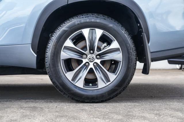used 2022 Toyota Highlander car, priced at $34,354