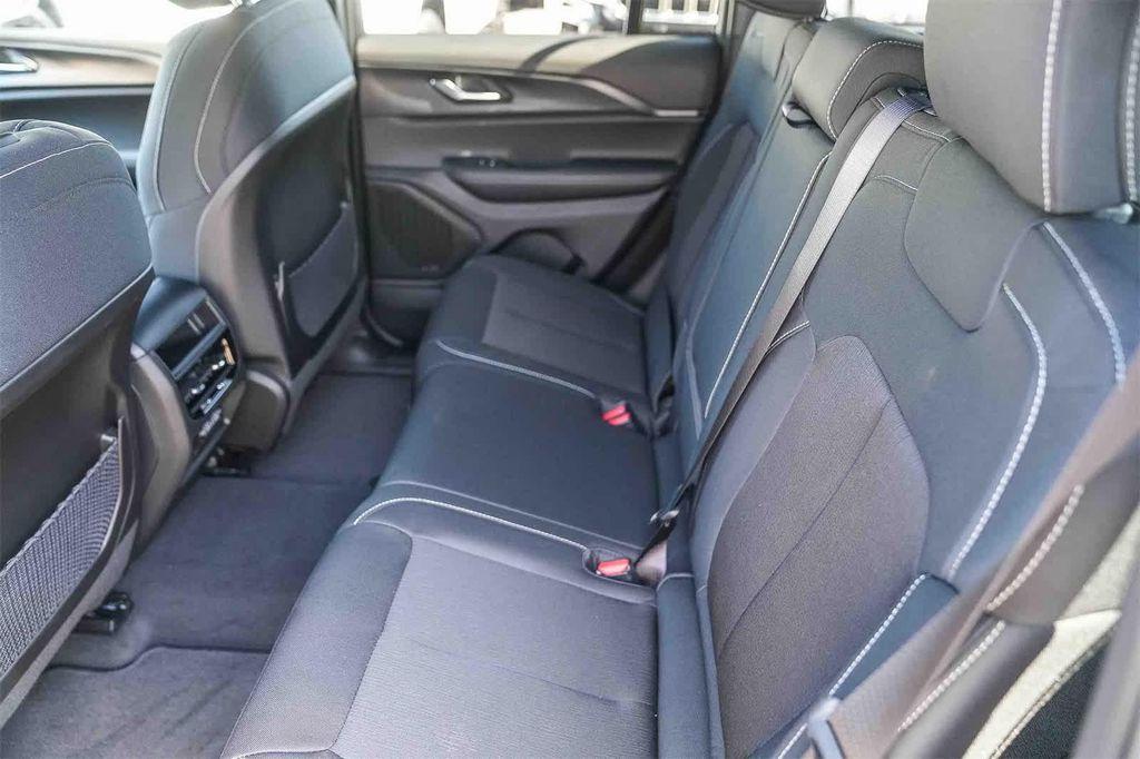 new 2025 Jeep Grand Cherokee car, priced at $35,920