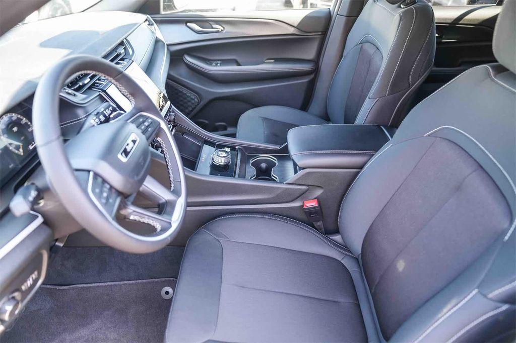 new 2025 Jeep Grand Cherokee car, priced at $35,920