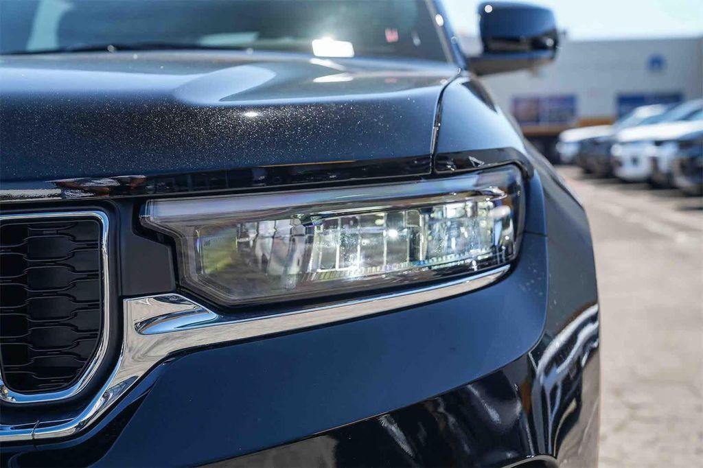 new 2025 Jeep Grand Cherokee car, priced at $35,920