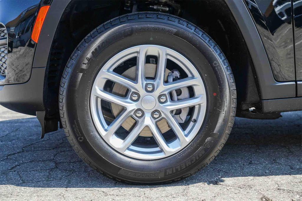 new 2025 Jeep Grand Cherokee car, priced at $35,920