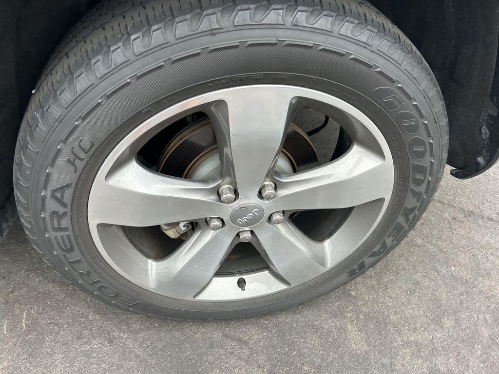 used 2014 Jeep Grand Cherokee car, priced at $16,972