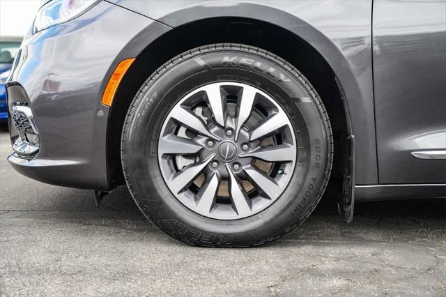 used 2022 Chrysler Pacifica Hybrid car, priced at $31,802