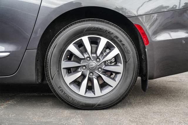 used 2022 Chrysler Pacifica Hybrid car, priced at $31,802