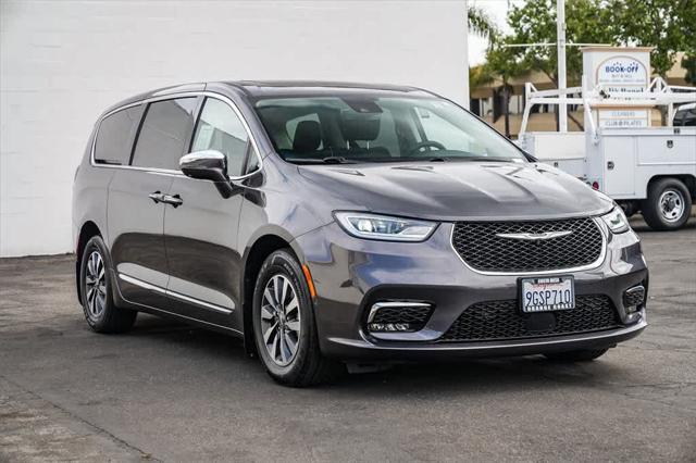 used 2022 Chrysler Pacifica Hybrid car, priced at $31,802