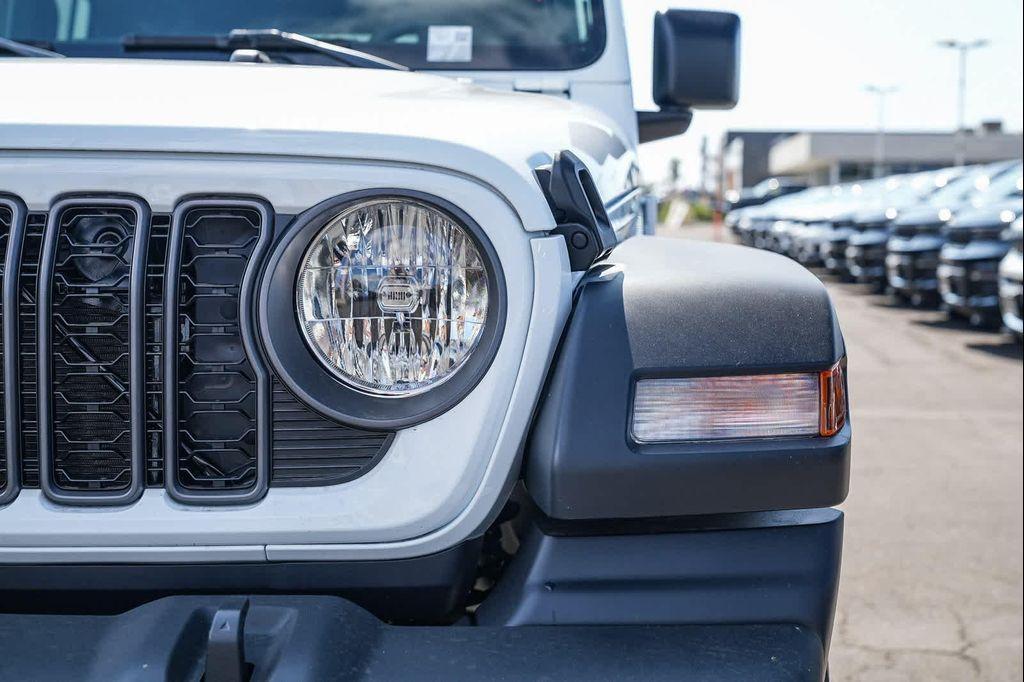 new 2025 Jeep Wrangler car, priced at $39,250