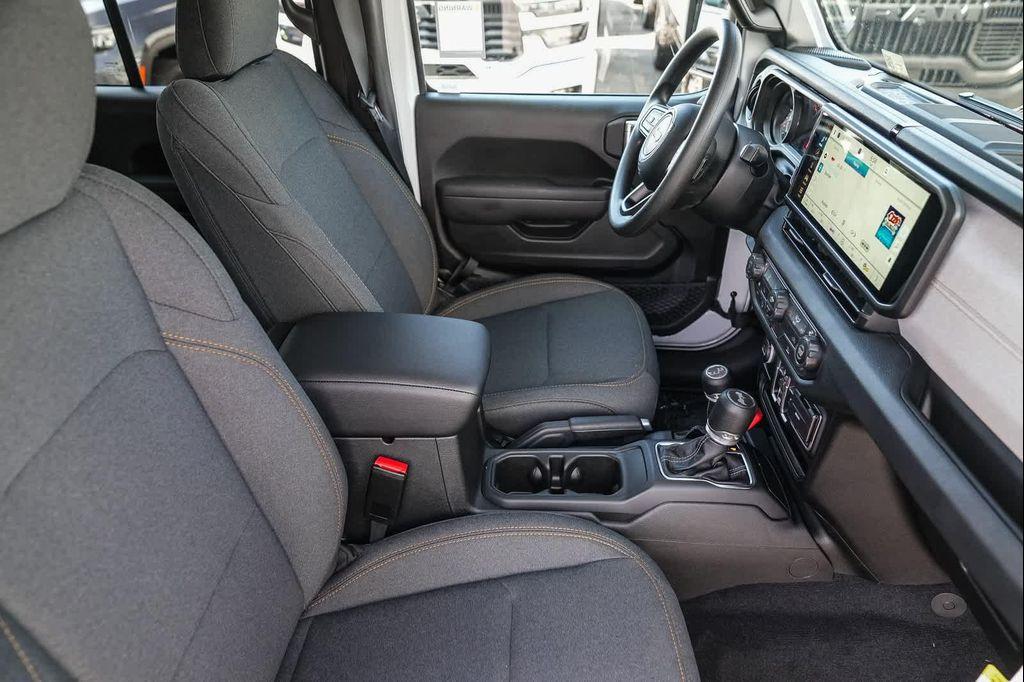 new 2025 Jeep Wrangler car, priced at $39,250