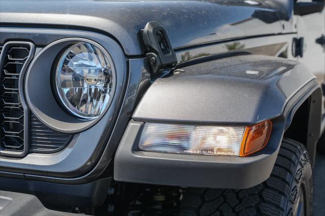 new 2025 Jeep Gladiator car, priced at $43,385
