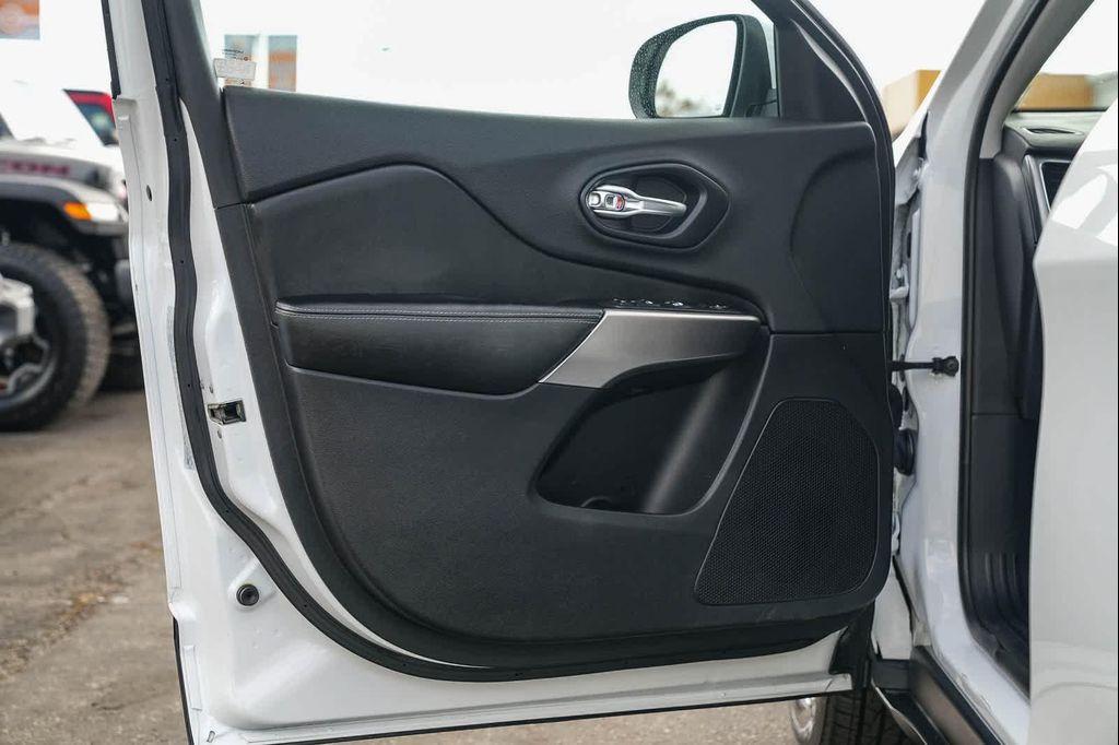 used 2019 Jeep Cherokee car, priced at $14,999