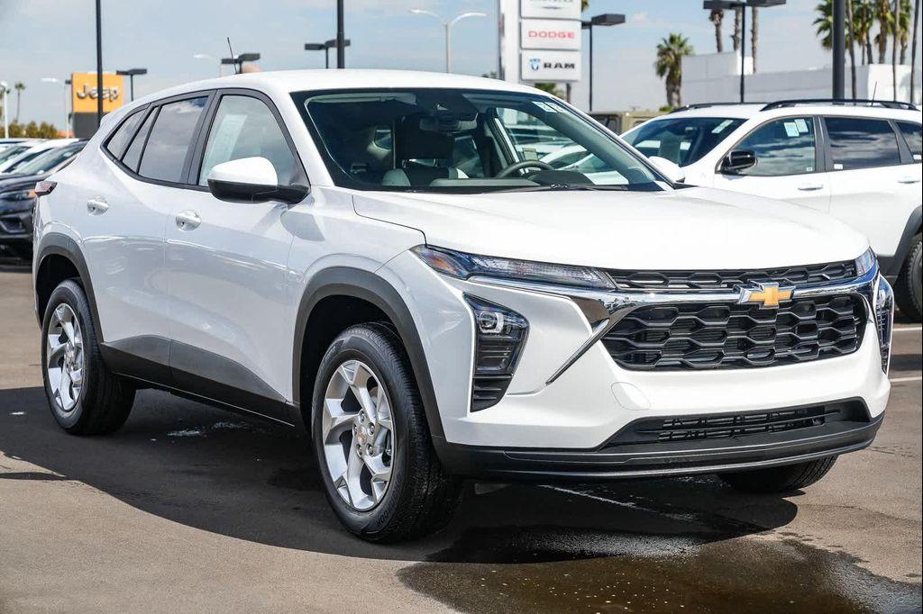used 2025 Chevrolet Trax car, priced at $22,639