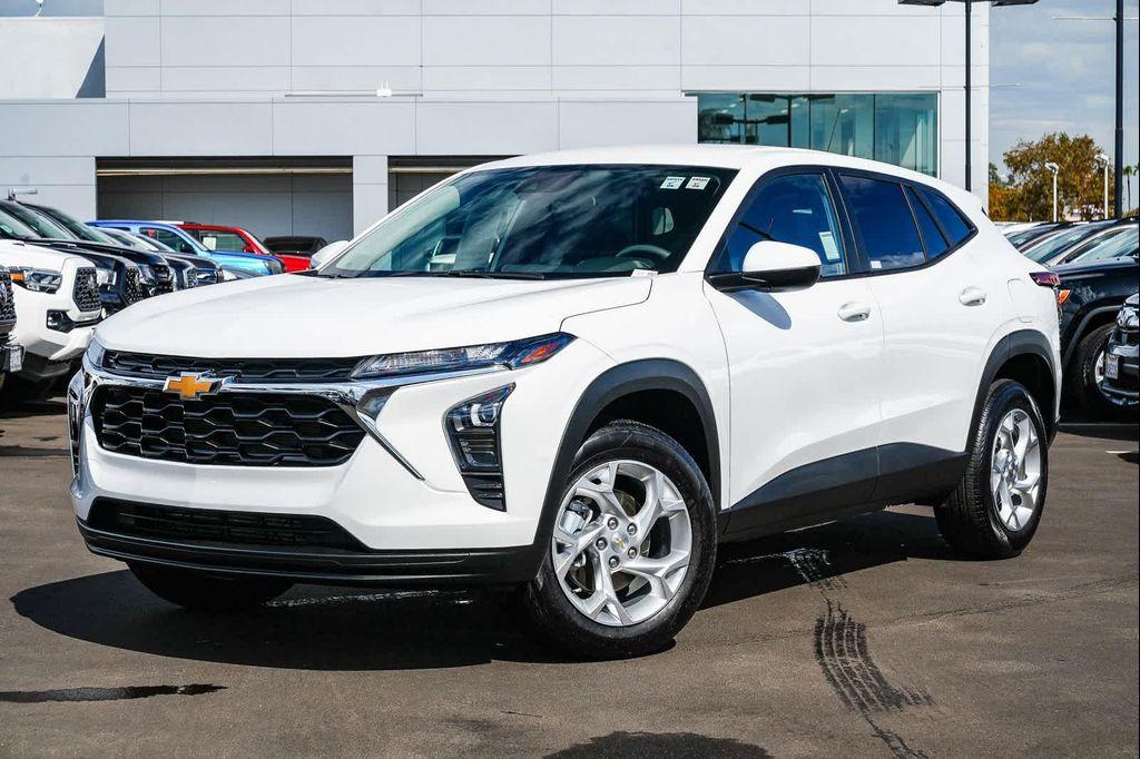 used 2025 Chevrolet Trax car, priced at $22,639