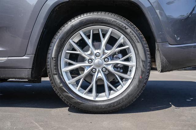 new 2025 Jeep Grand Cherokee car, priced at $55,450