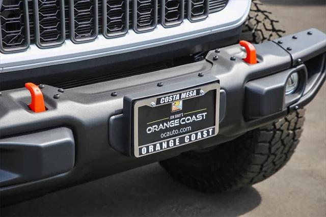 new 2025 Jeep Gladiator car, priced at $52,687