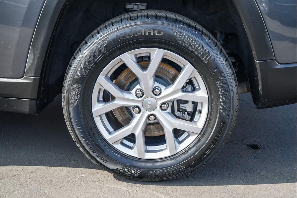 used 2021 Jeep Grand Cherokee L car, priced at $28,500