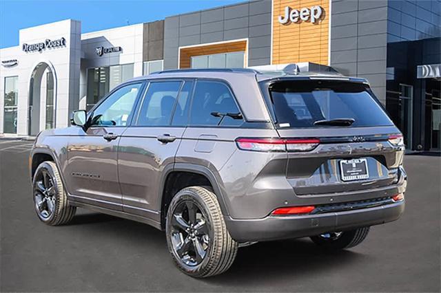 new 2025 Jeep Grand Cherokee car, priced at $43,992