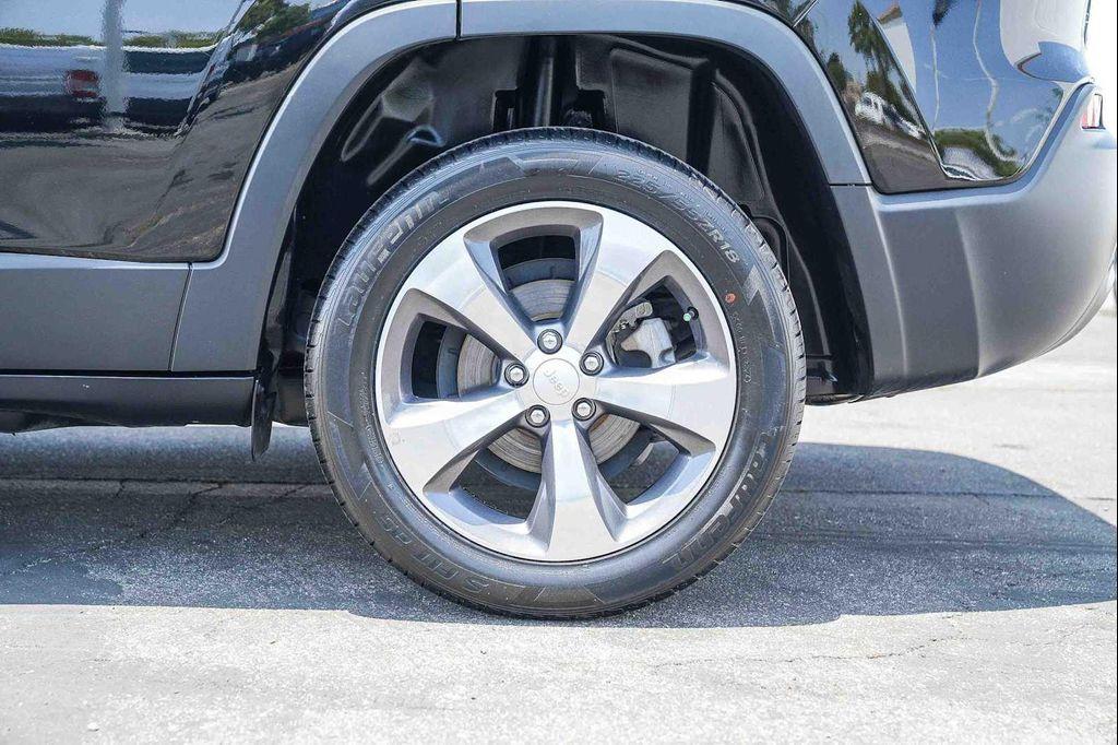 used 2019 Jeep Cherokee car, priced at $12,972